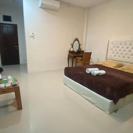 Wl Guesthouse Labuan Bajo Exterior photo